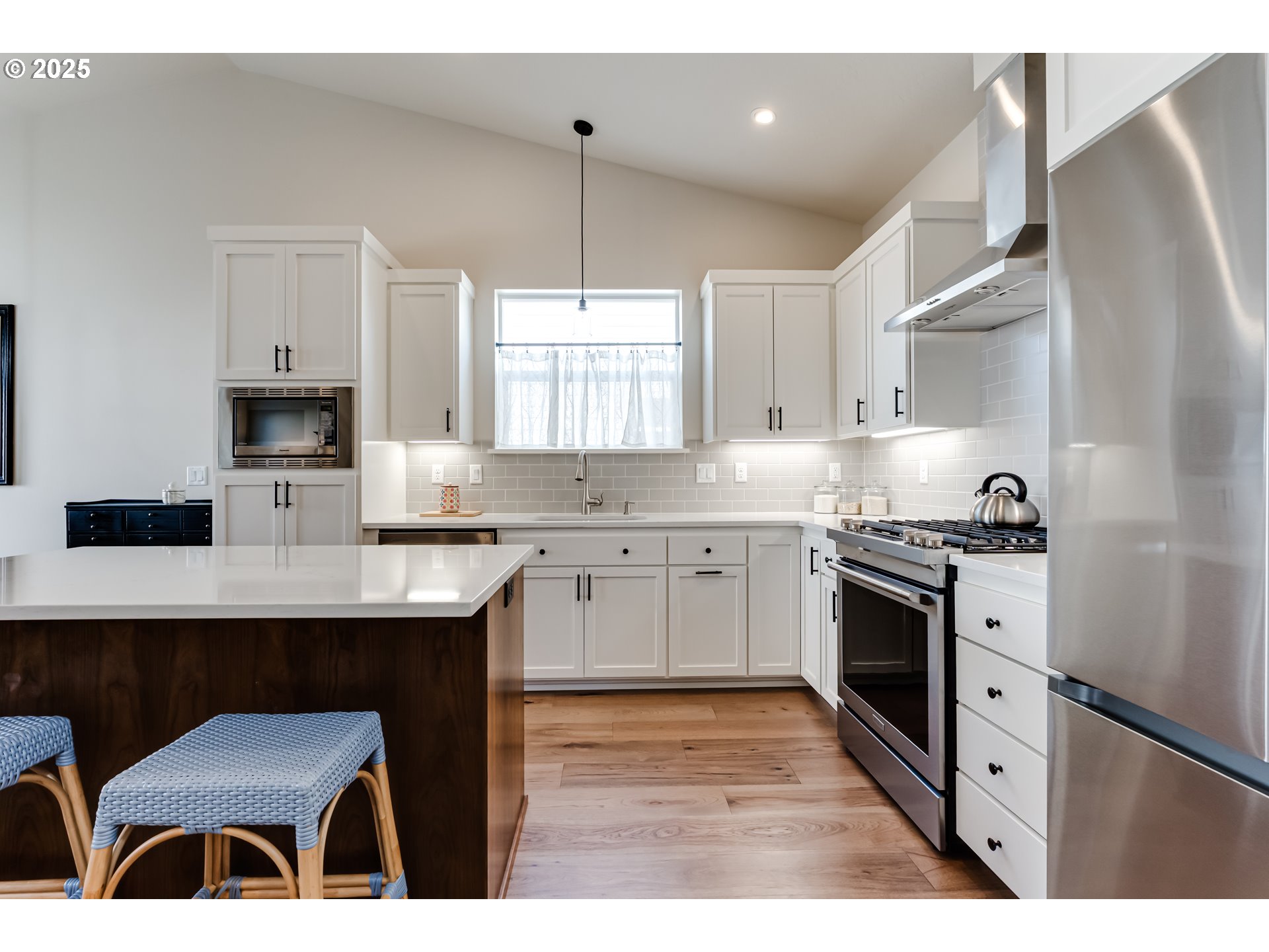 3266 Mountain Crk Lane Springfield, OR 97478 - Photo 19 of 42 a kitchen with stainless steel appliances granite countertop a sink a stove a refrigerator cabinets and chairs