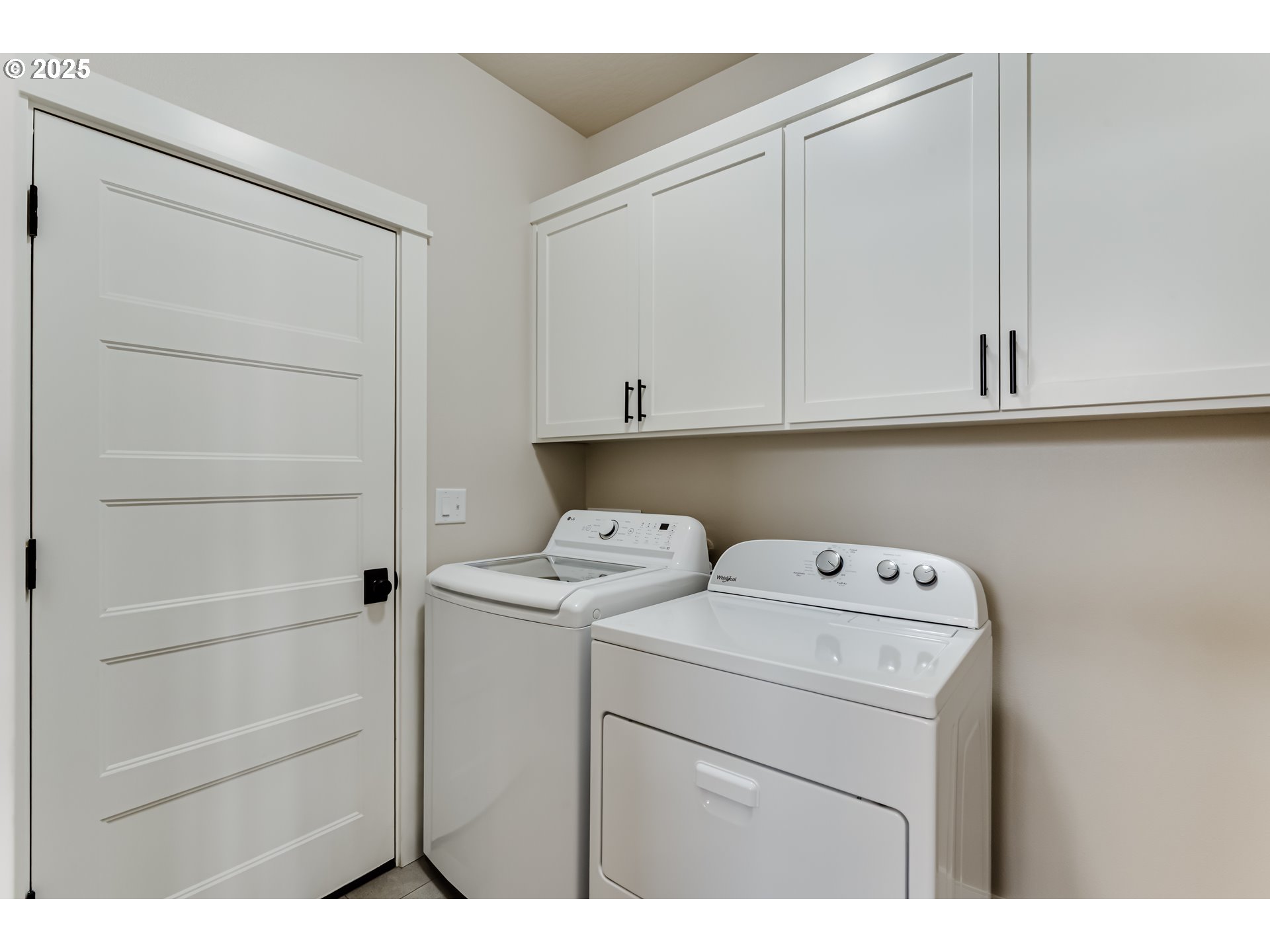 3266 Mountain Crk Lane Springfield, OR 97478 - Photo 20 of 42 a view of washer and dryer