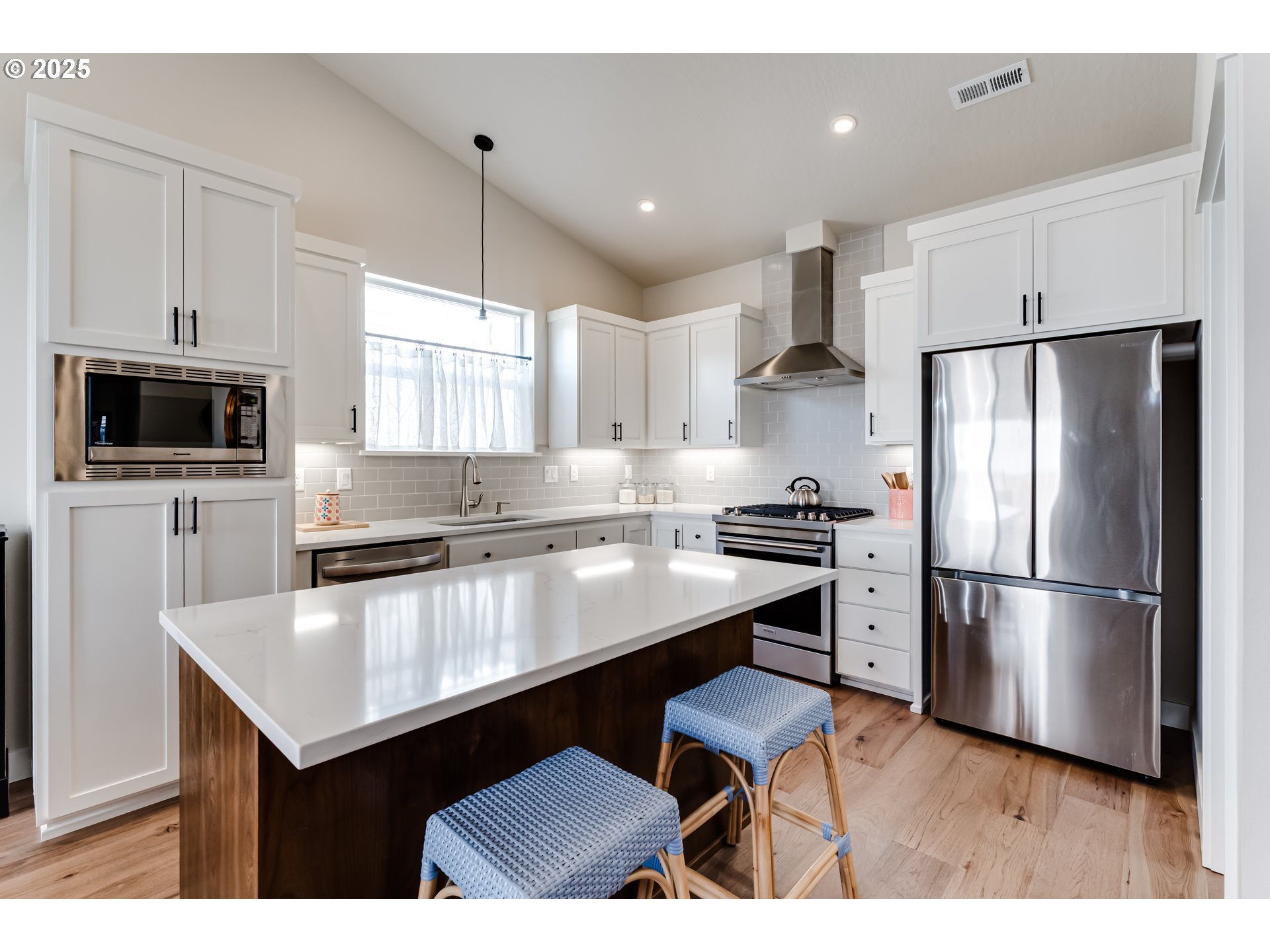 3266 Mountain Crk Lane Springfield, OR 97478 - Photo 21 of 42 a kitchen with kitchen island a counter appliances a sink and a refrigerator
