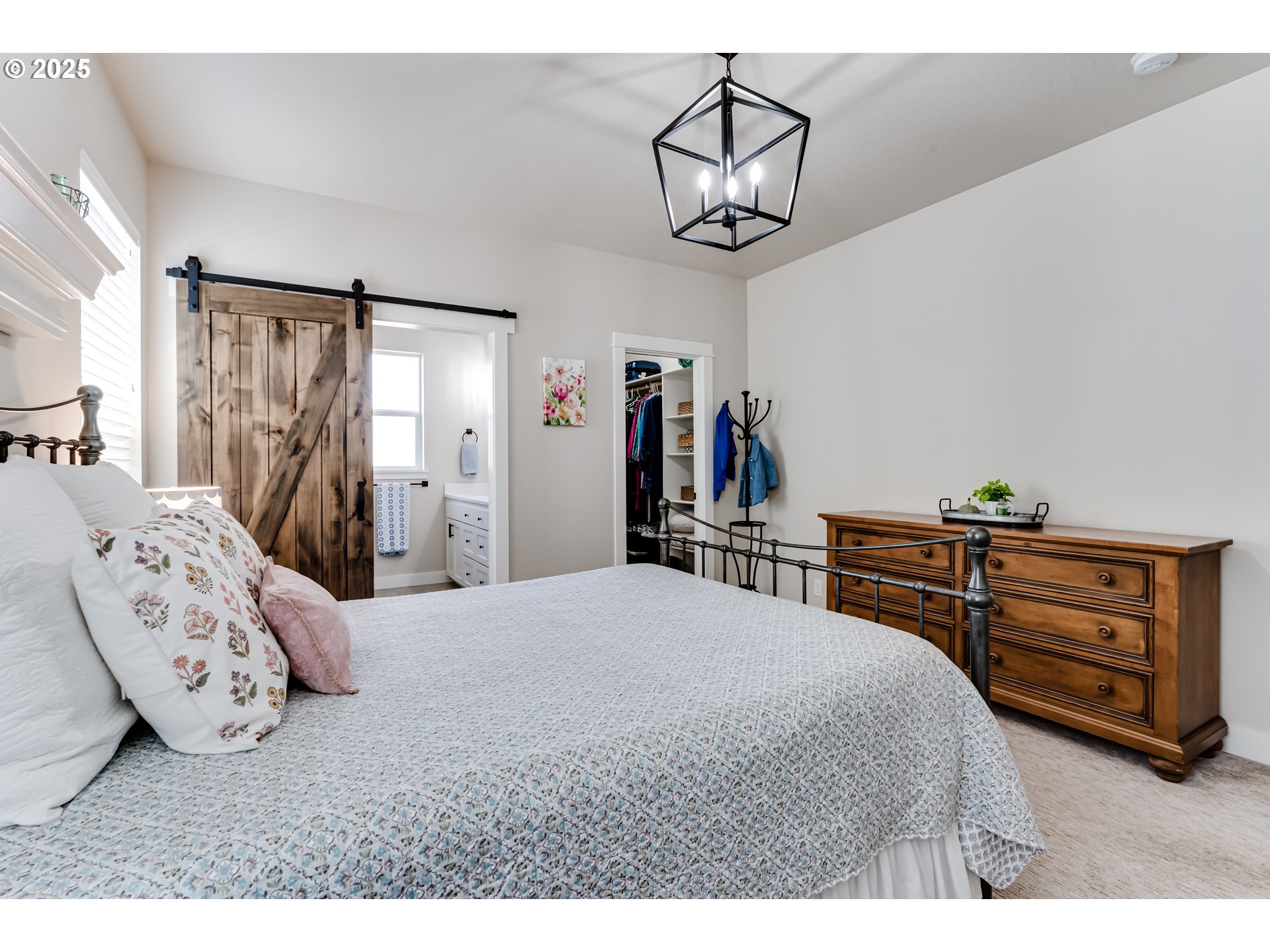 3266 Mountain Crk Lane Springfield, OR 97478 - Photo 23 of 42 a bedroom with a bed a chandelier and dresser