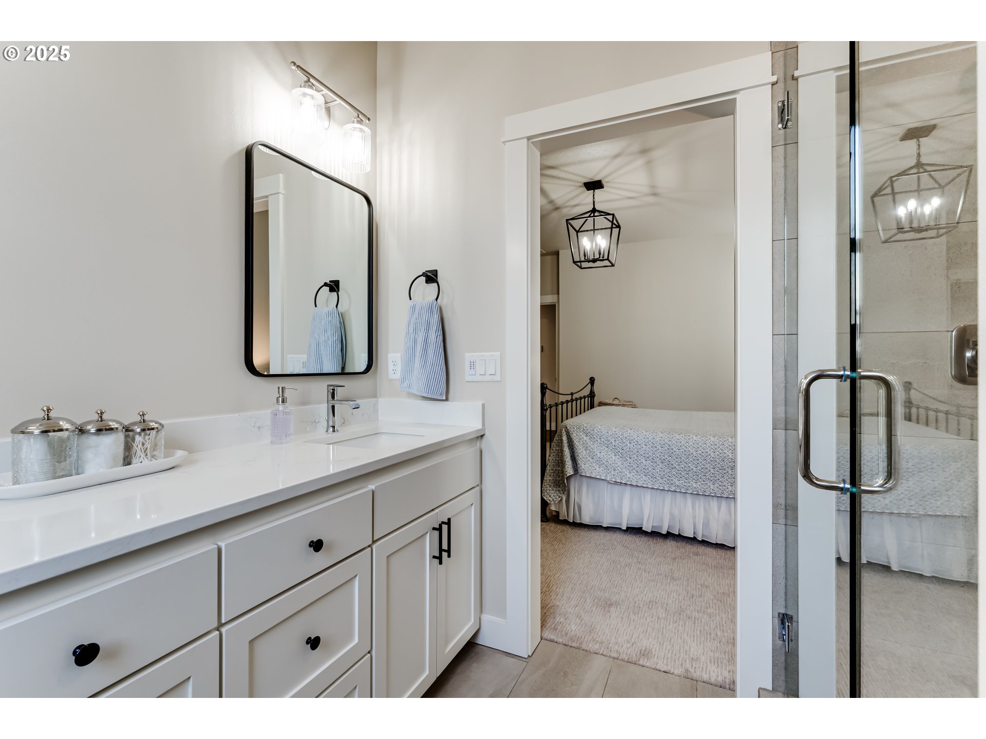 3266 Mountain Crk Lane Springfield, OR 97478 - Photo 25 of 42 a en suite bathroom with a double vanity sink and mirror