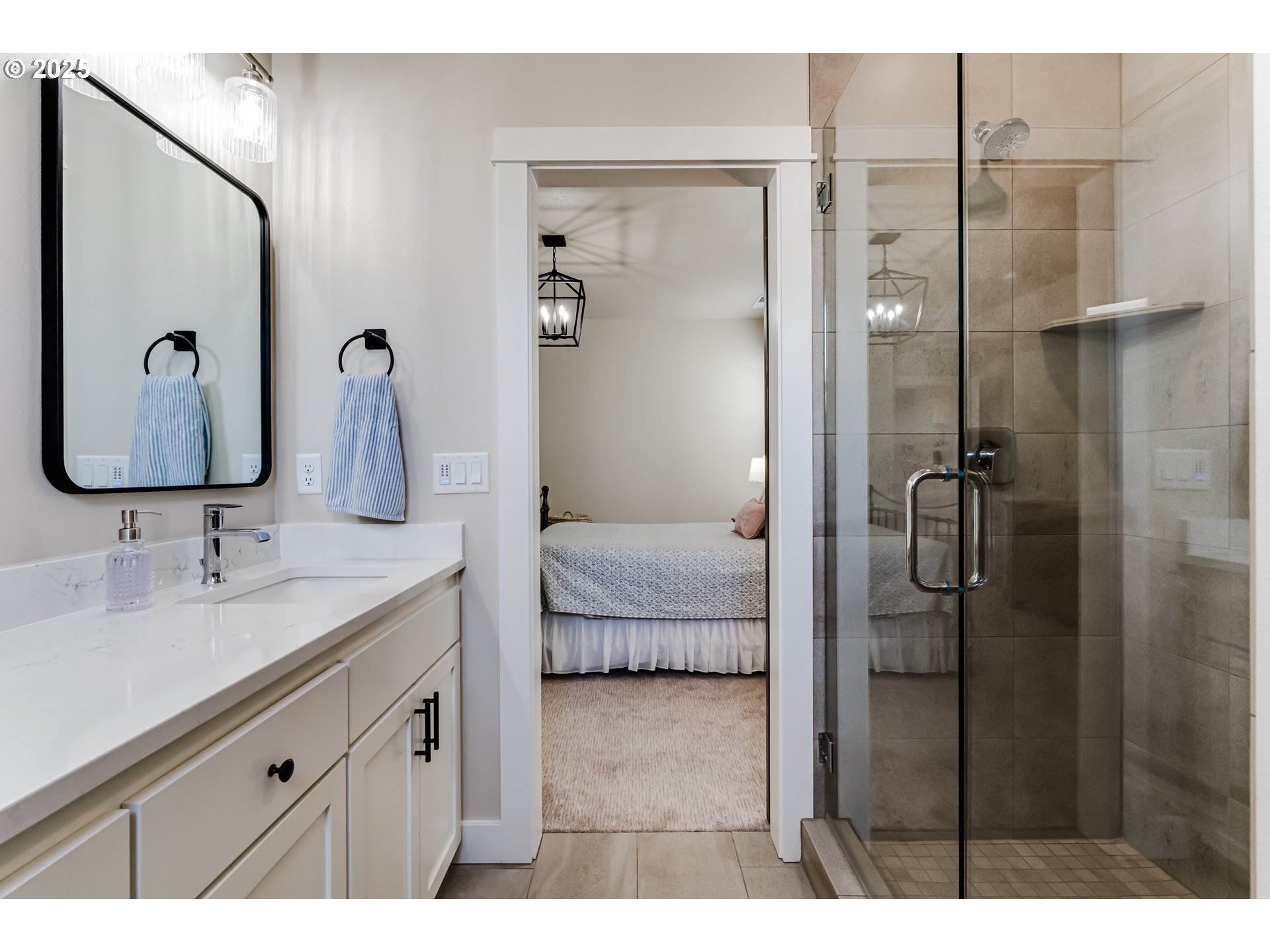 3266 Mountain Crk Lane Springfield, OR 97478 - Photo 26 of 42 a en suite bathroom with a double vanity sink and mirror