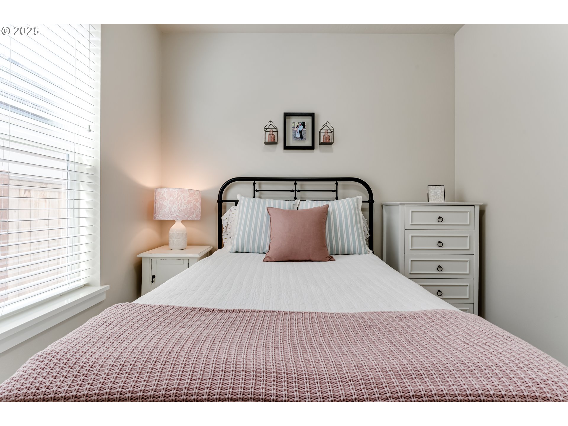 3266 Mountain Crk Lane Springfield, OR 97478 - Photo 28 of 42 a bedroom with a bed and a window