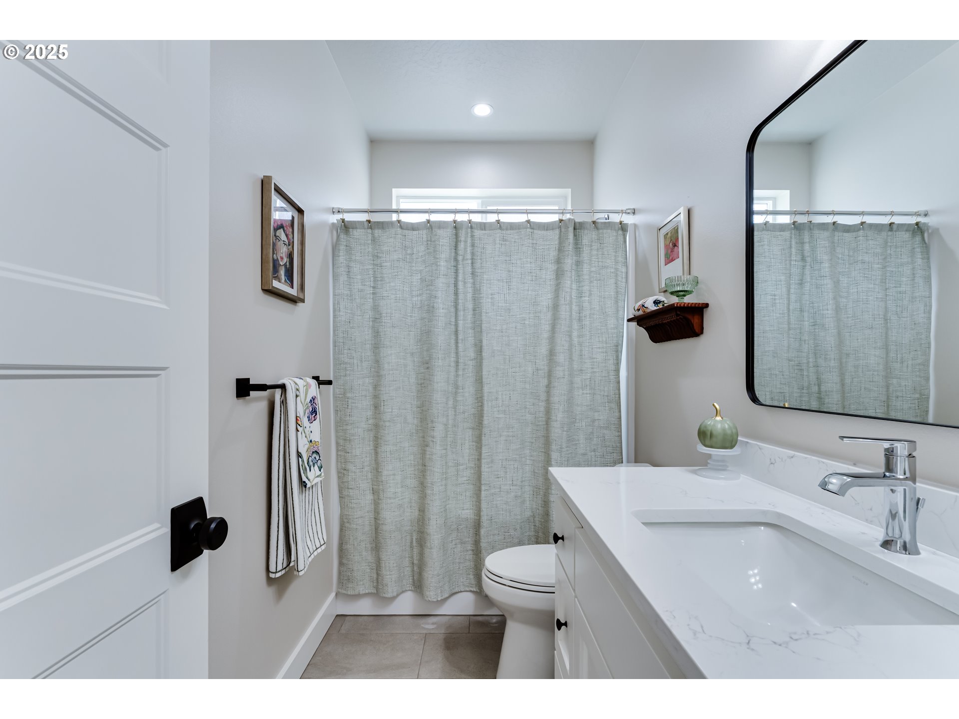 3266 Mountain Crk Lane Springfield, OR 97478 - Photo 30 of 42 a bathroom with a sink a toilet and shower