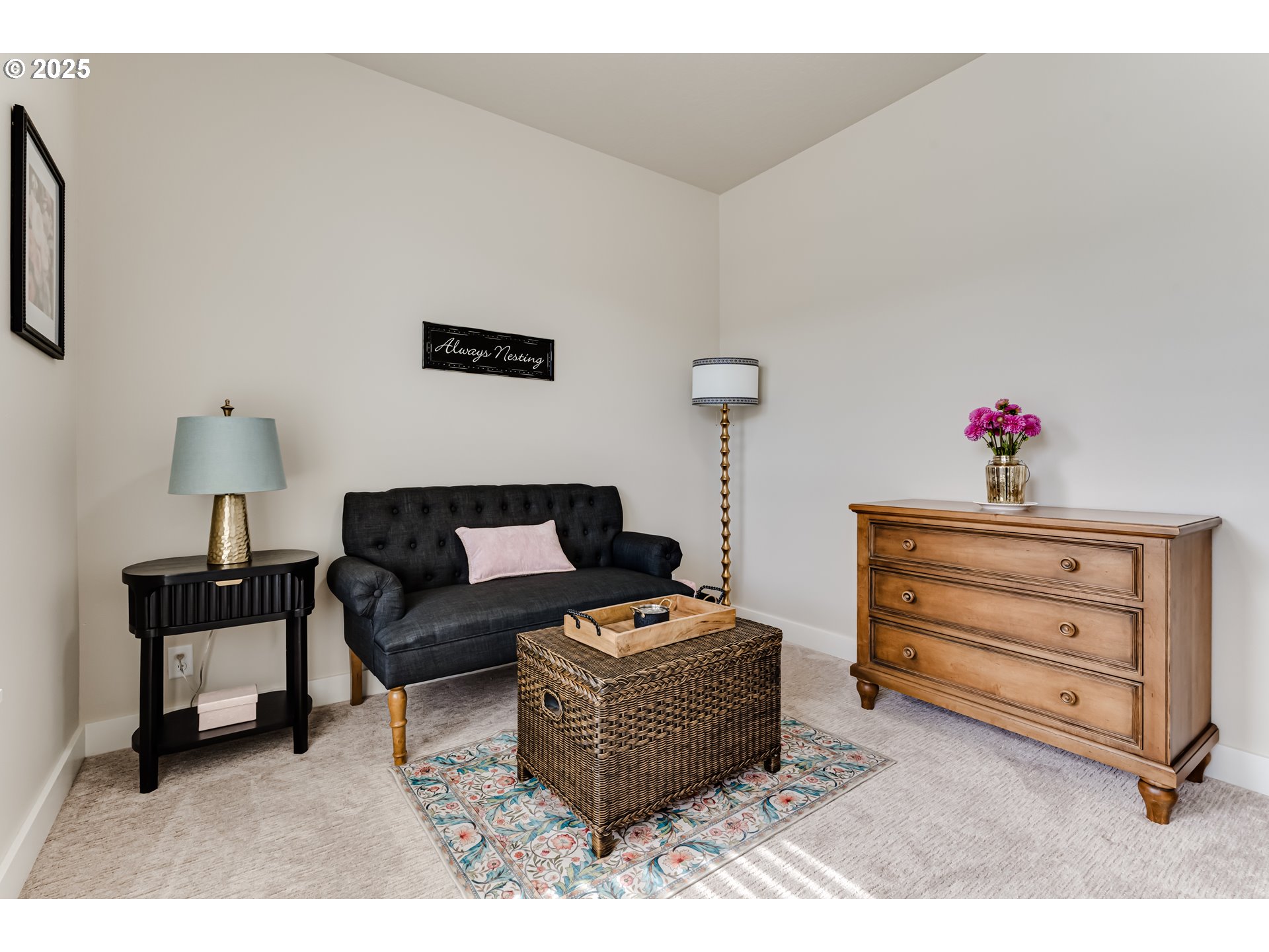 3266 Mountain Crk Lane Springfield, OR 97478 - Photo 35 of 42 a living room with furniture a lamp and a dresser