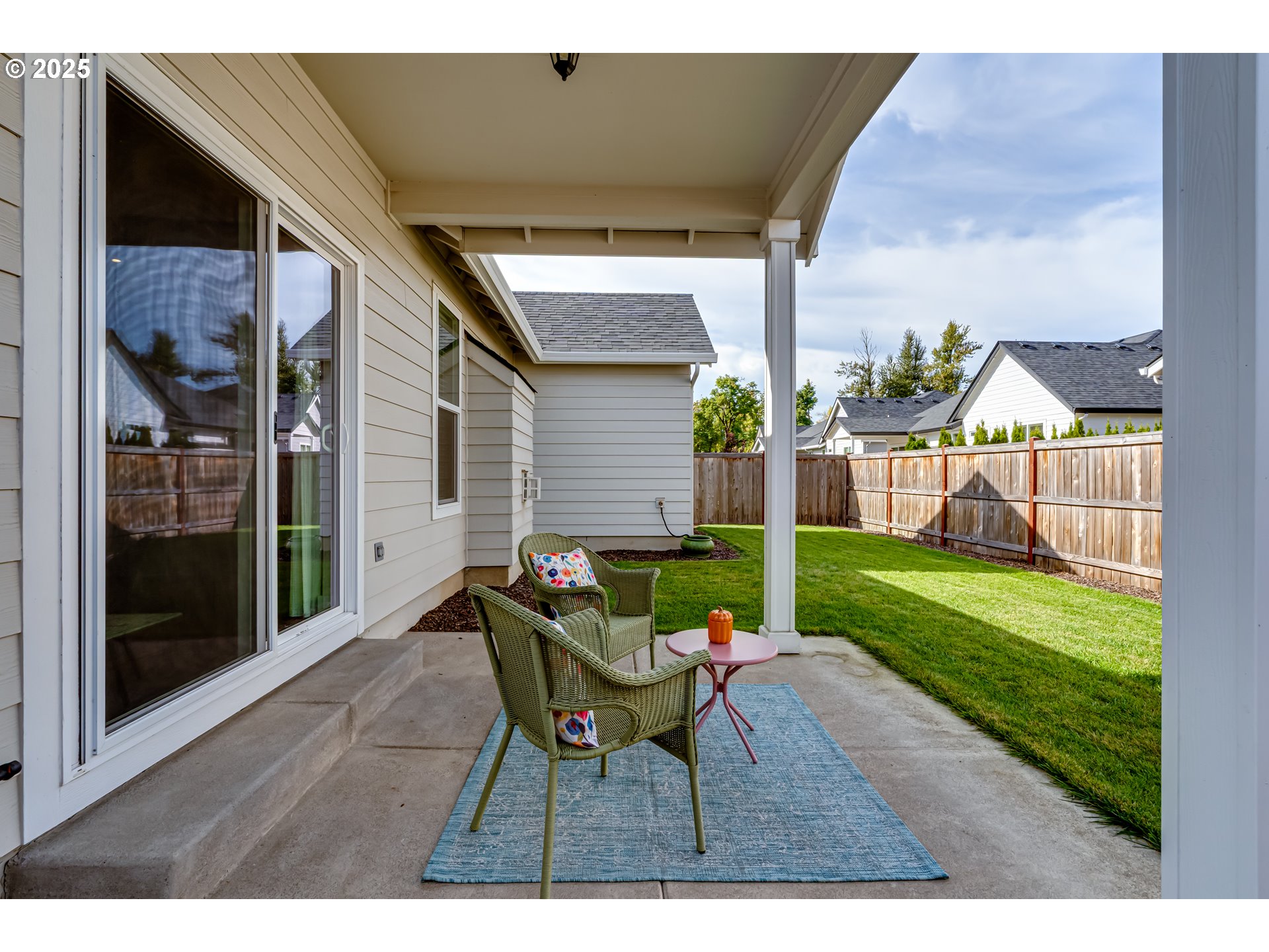 3266 Mountain Crk Lane Springfield, OR 97478 - Photo 38 of 42 a view of a porch with furniture and garden