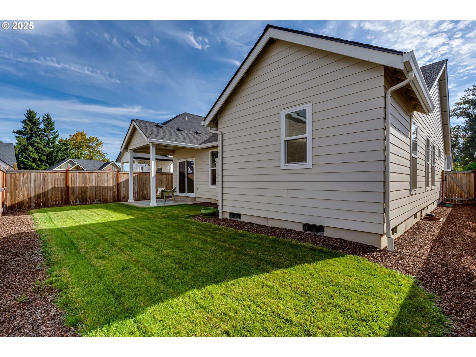 3266 Mountain Crk Lane Springfield, OR 97478 - Photo 41 of 42 a front view of a house with a yard