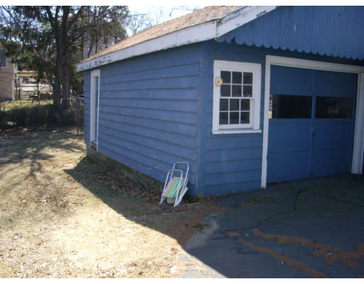 8 Arnold Road Peabody, MA 01960 - Photo 2 of 3 a backyard of a house