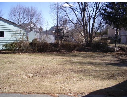 8 Arnold Road Peabody, MA 01960 - Photo 3 of 3 a view of a backyard of the house
