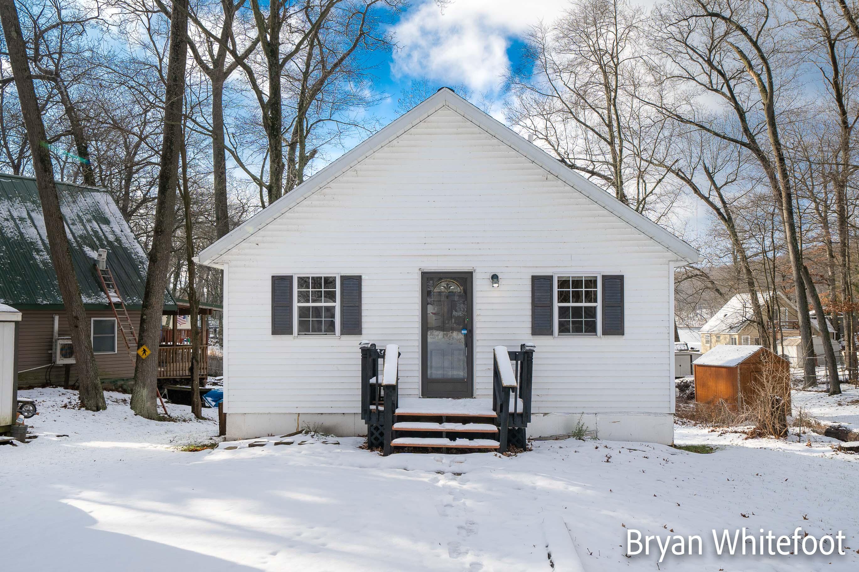 5940 McKibben Rd, Delton, MI 49046-1