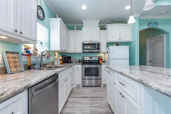 $3,000 | 987 Surf Crystal Beach, Crystal Beach, TX 77650