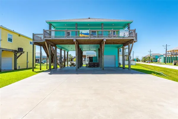 $3,000 | 987 Surf Crystal Beach, Crystal Beach, TX 77650