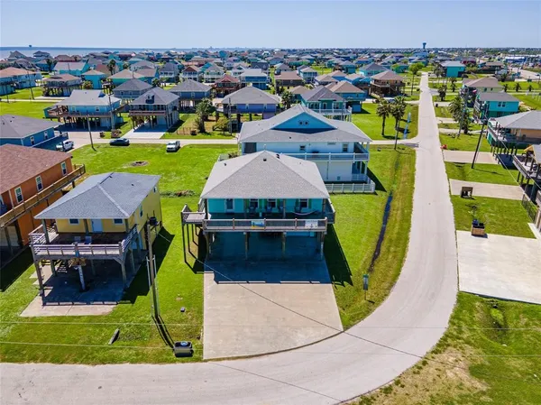 $3,000 | 987 Surf Crystal Beach, Crystal Beach, TX 77650