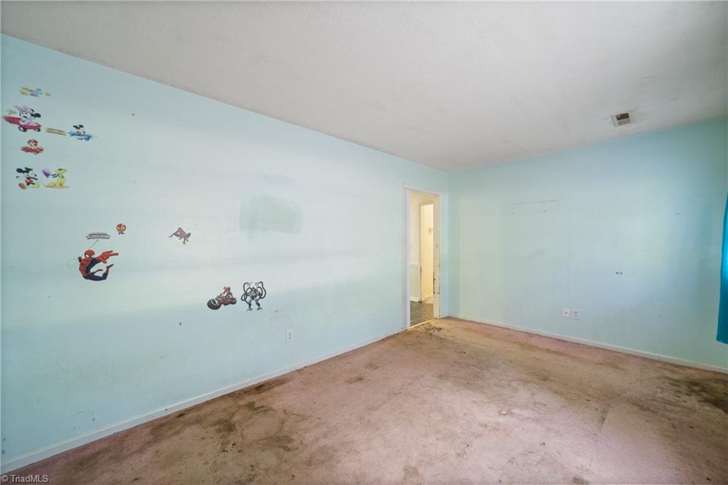 9241 Sahabi Road Kernersville, NC 27284 - Photo 10 of 25 Living Room