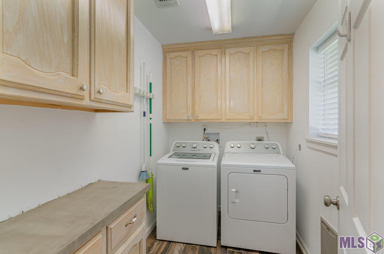 17130 Charlie Brown Road Prairieville, LA 70769 - Photo 22 of 29 Large Laundry Room