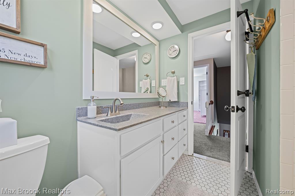 29884 Fox Grove Road Farmington Hills, MI 48334 - Photo 33 of 64