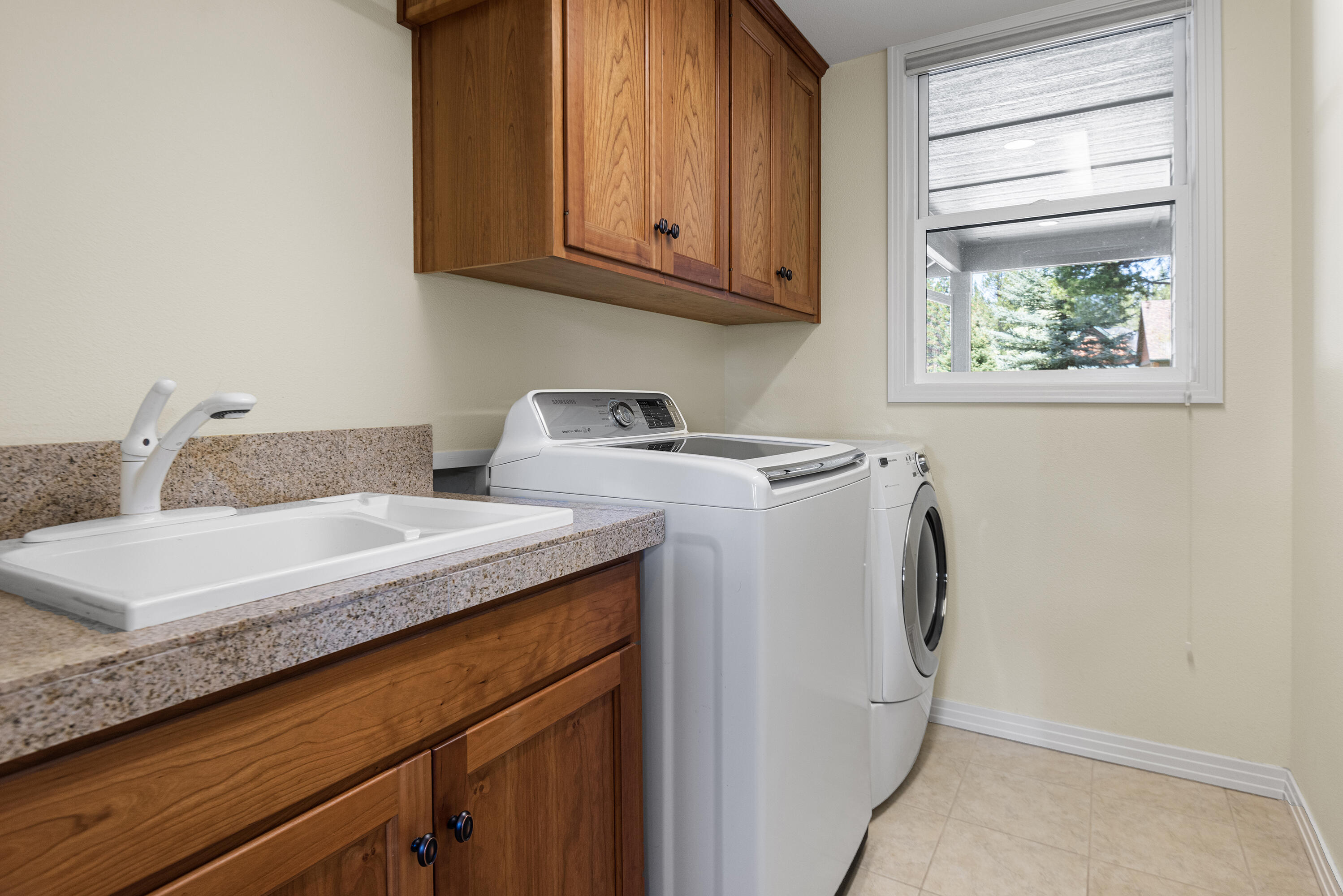 16775 Pony Express Way Bend, OR 97707 - Photo 30 of 38 a utility room with dryer and washer