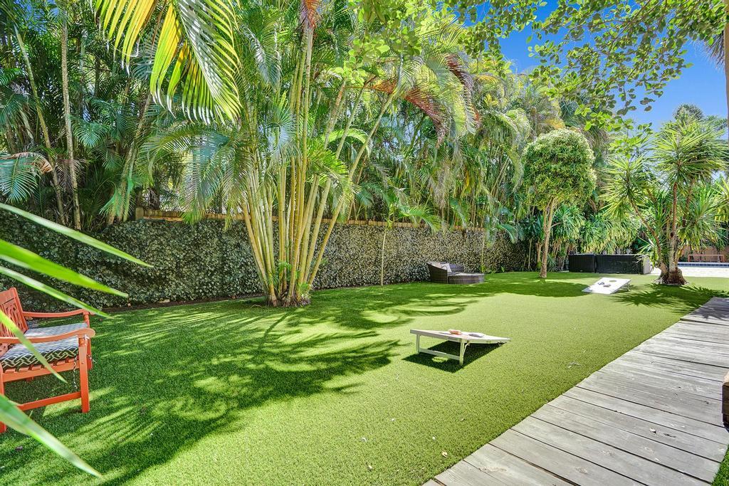 820 Hibiscus Street Boca Raton, FL 33486 - Photo 34 of 40 Grass Yard