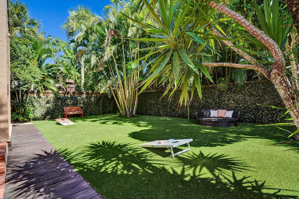 820 Hibiscus Street Boca Raton, FL 33486 - Photo 35 of 40 Oversized Yard