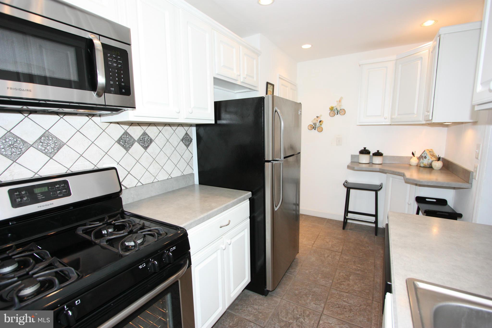 1709 Glen Ridge Road Parkville, MD 21286 - Photo 5 of 30 2016: STAINLESS STEEL KITCHEN APPLIANCES