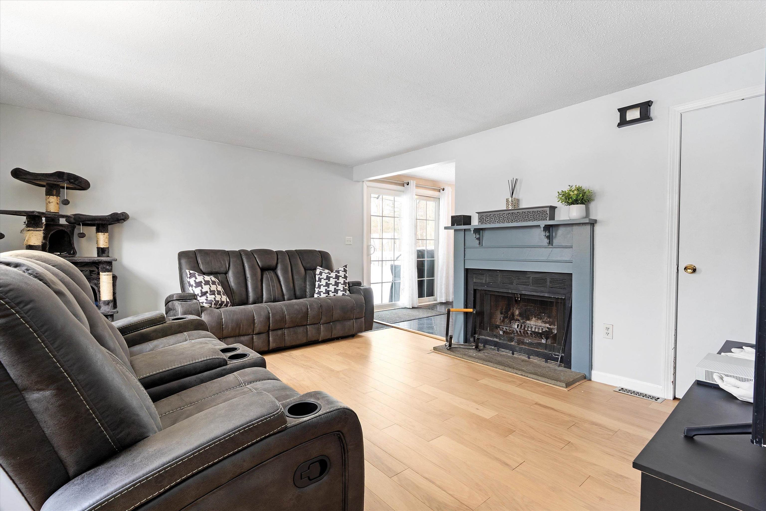 38 Juniper Road, Unit L Derry, NH 03038 - Photo 3 of 37