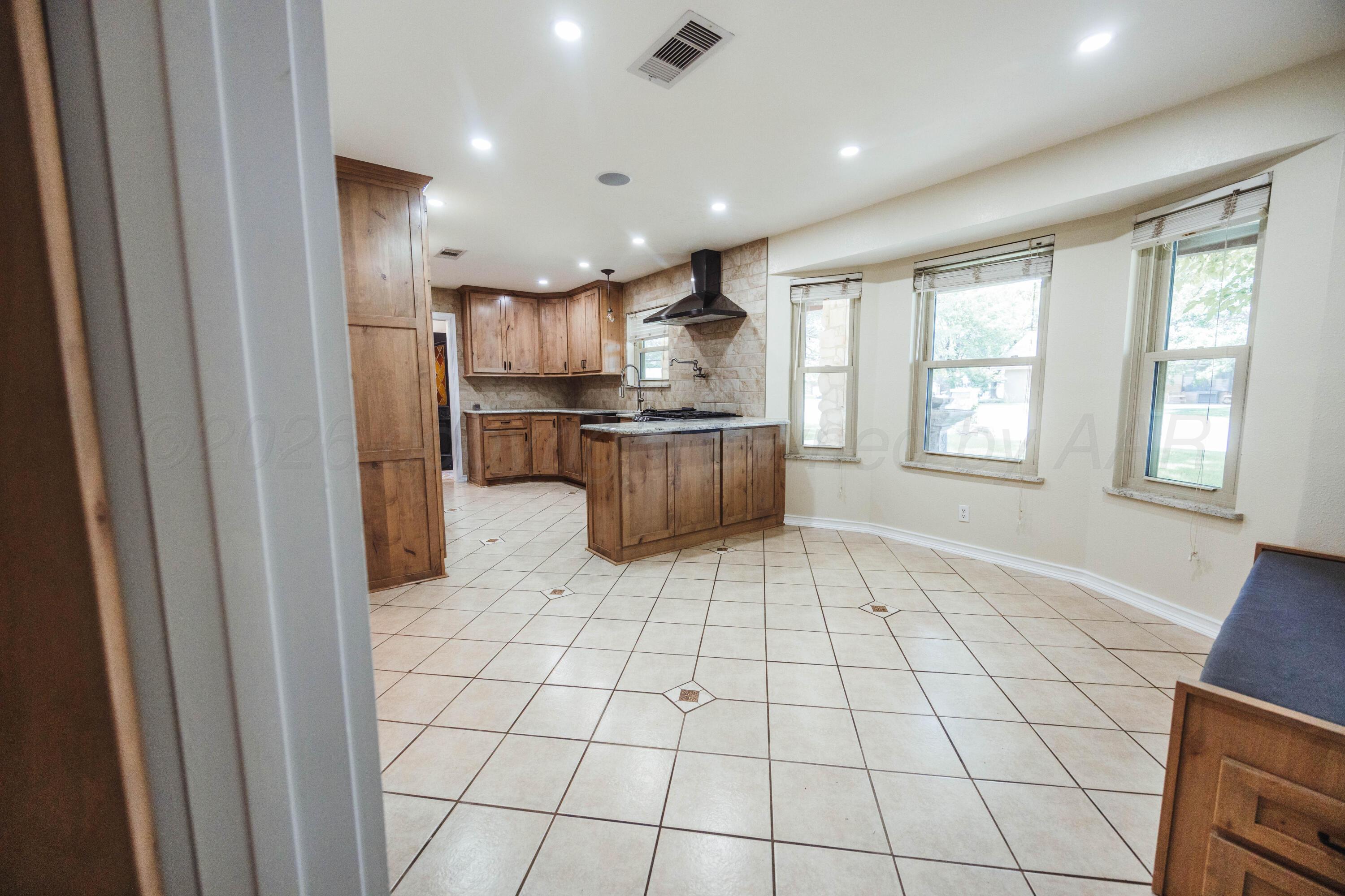 2009 Southwest 19th Avenue Perryton, TX 79070 - Photo 11 of 49 Kitchen .5