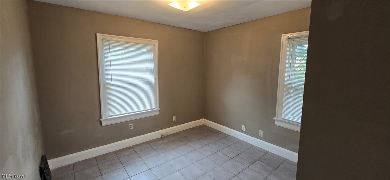 914 Dan Street Akron, OH 44310 - Photo 10 of 23