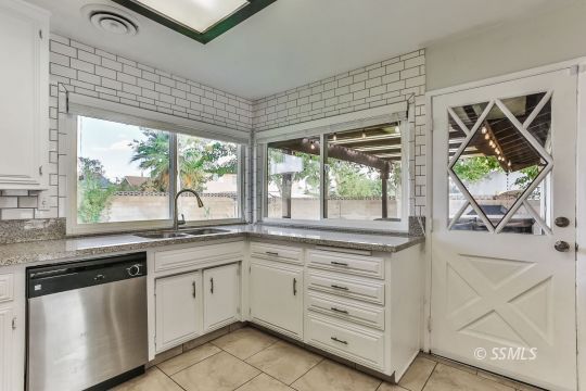 712 Sherri Street Ridgecrest, CA 93555 - Photo 4 of 39
