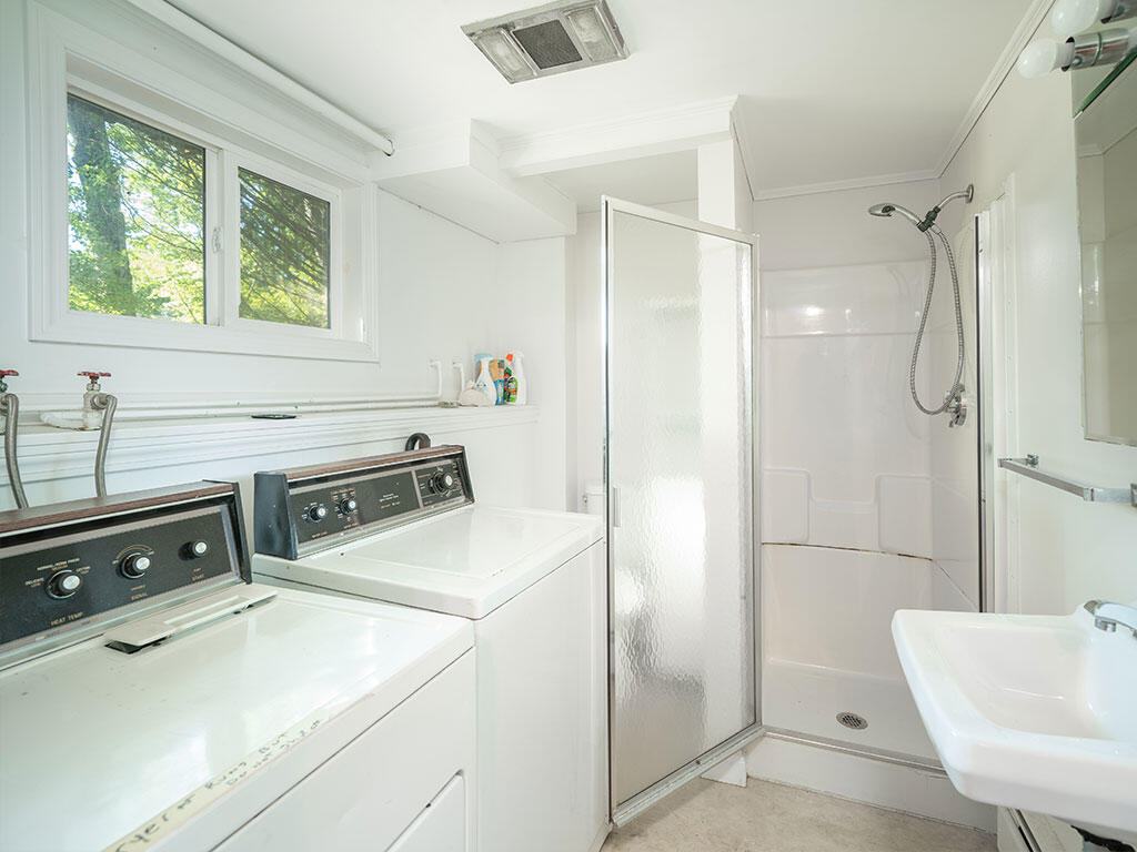 32 Valley Road Cape Elizabeth, ME 04107 - Photo 27 of 46 Laundry-Bath