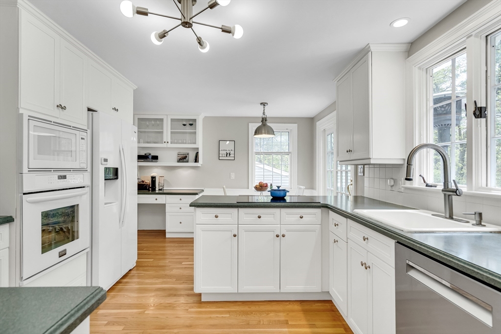 8 Hawthorne Road Winchester, MA 01890 - Photo 7 of 24