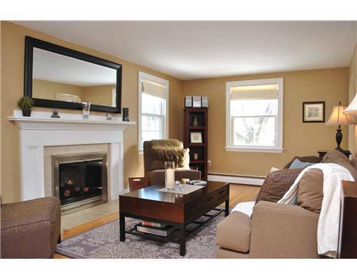 15 Allen Road South Portland, ME 04106 - Photo 2 of 24 Living Room.