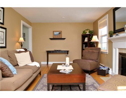 15 Allen Road South Portland, ME 04106 - Photo 5 of 24 Living Room.
