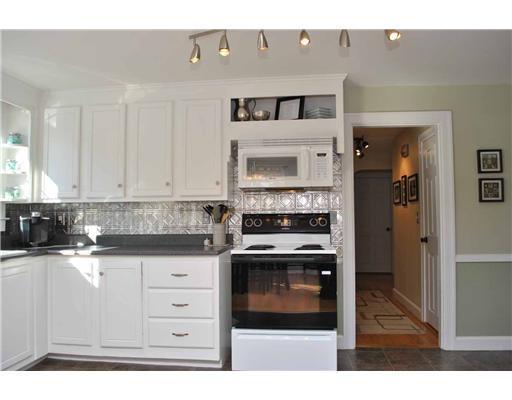 15 Allen Road South Portland, ME 04106 - Photo 8 of 24 Kitchen.