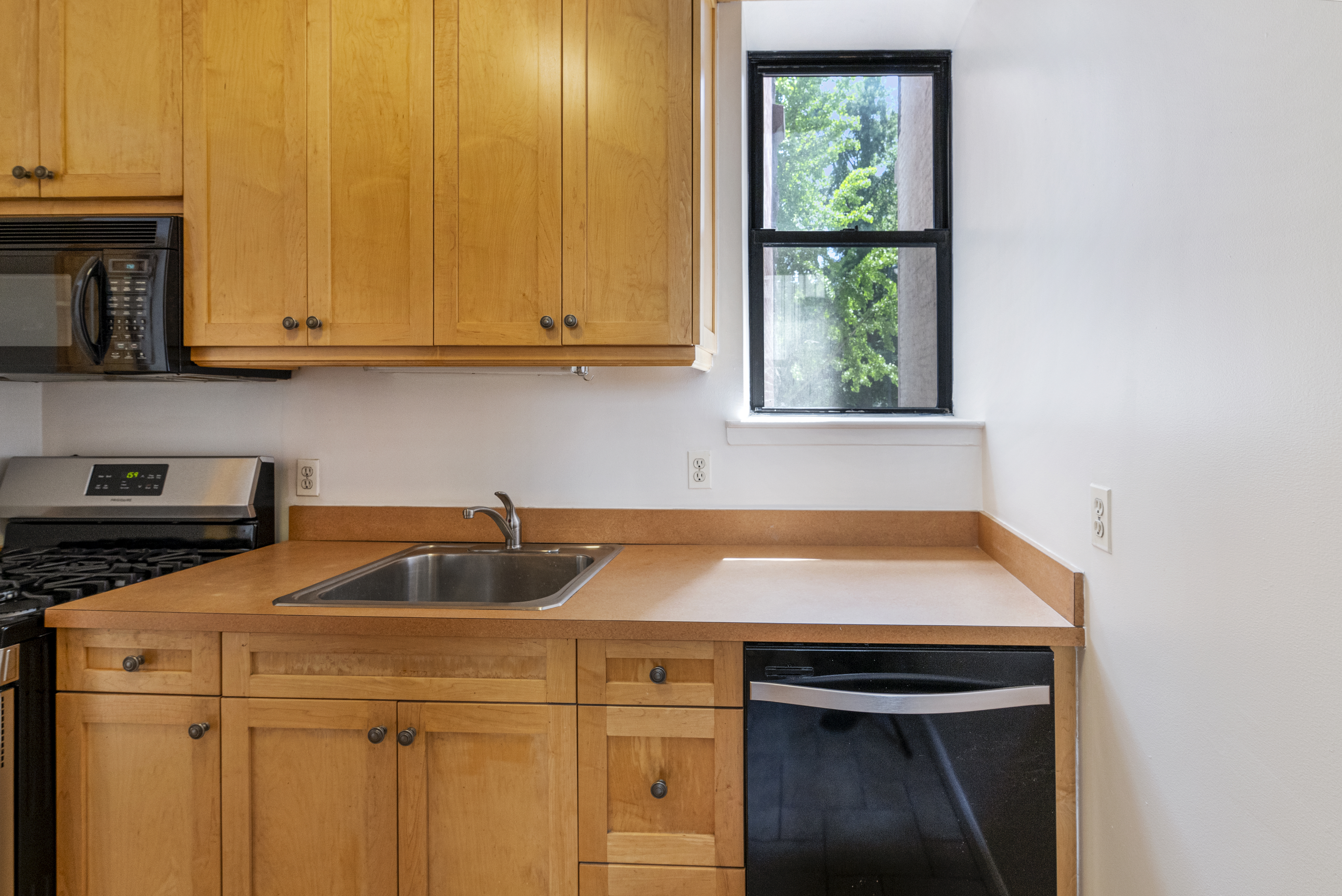 137 West 110th Street, Unit 1B Manhattan, NY 10026 - Photo 4 of 10