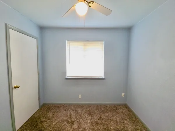 $1,500 | 110 Meadowside Drive, Hutto, TX 78634