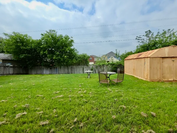 $1,500 | 110 Meadowside Drive, Hutto, TX 78634