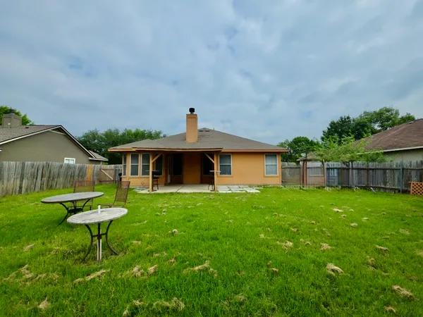 $1,500 | 110 Meadowside Drive, Hutto, TX 78634