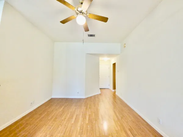 $1,500 | 110 Meadowside Drive, Hutto, TX 78634
