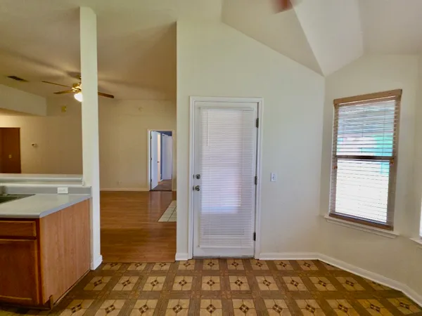 $1,500 | 110 Meadowside Drive, Hutto, TX 78634