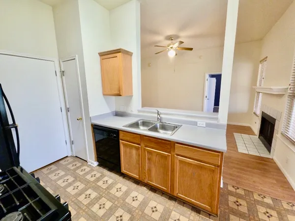 $1,500 | 110 Meadowside Drive, Hutto, TX 78634