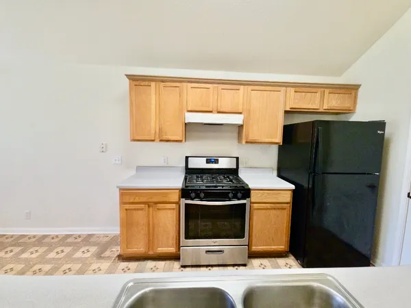 $1,500 | 110 Meadowside Drive, Hutto, TX 78634