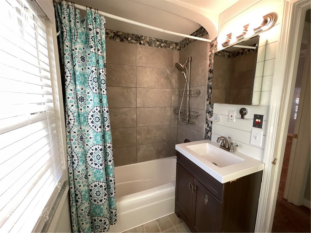 809 Locust Avenue Washington, PA 15301 - Photo 17 of 27 a bathroom with a sink vanity granite tub shower and a sink