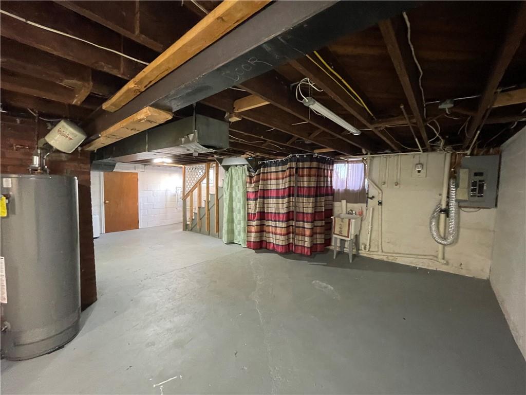809 Locust Avenue Washington, PA 15301 - Photo 19 of 27 a view of empty room with wooden walls