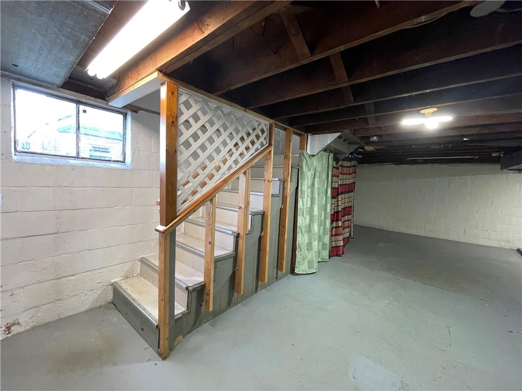 809 Locust Avenue Washington, PA 15301 - Photo 20 of 27 a view of entryway