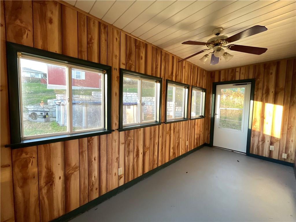 809 Locust Avenue Washington, PA 15301 - Photo 22 of 27 a view of an entryway