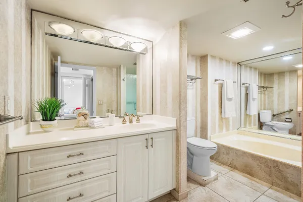$6,900 | 22 Westgate Lane, Unit E, Boynton Beach, FL 33436