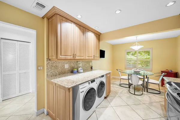 $6,900 | 22 Westgate Lane, Unit E, Boynton Beach, FL 33436