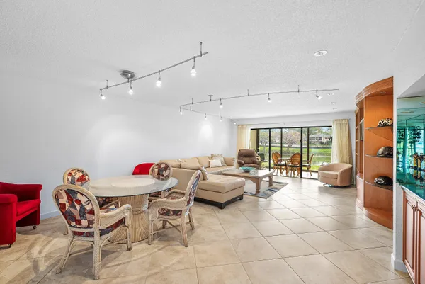 $6,900 | 22 Westgate Lane, Unit E, Boynton Beach, FL 33436
