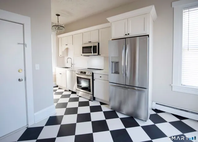 $1,850 | 214 Broadway, Unit 3, Norwich, CT 06360