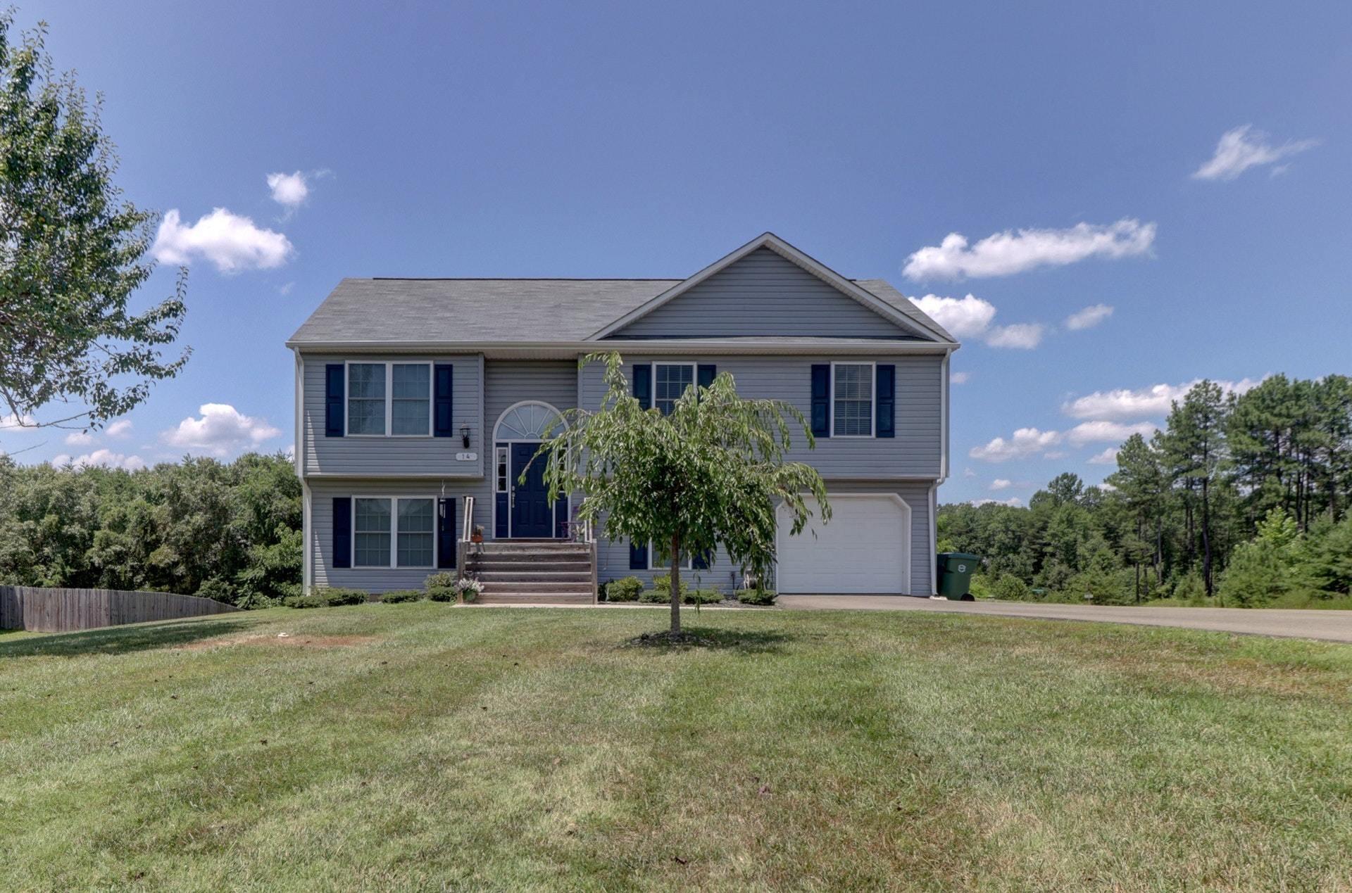 14 Dillon Cabin Road Moneta, VA 24121 - Photo 2 of 22 002-281945-IMG_4682_3_4_5_6_6692401